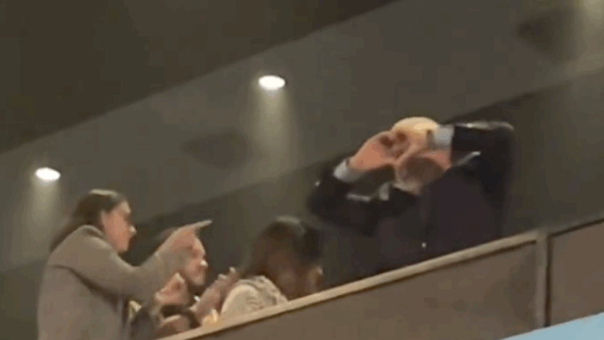 Lula é aplaudido por apoiadores em show de Bethânia; assista