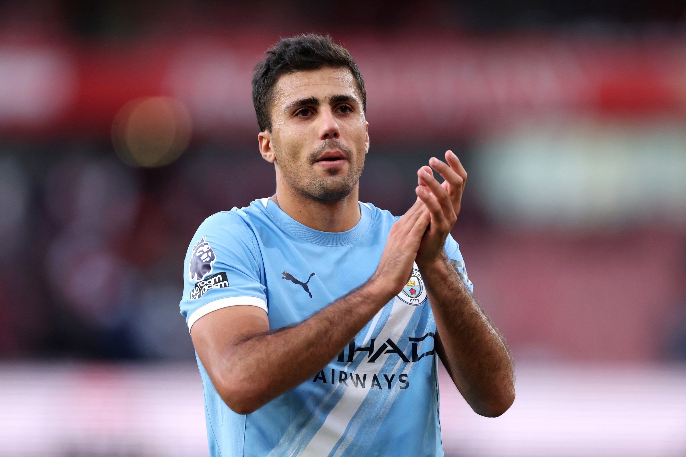 Rodri deixa gramado no primeiro tempo da vitória do Manchester City