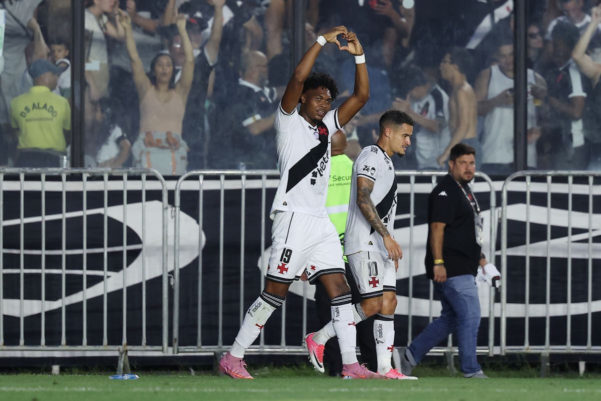 Fernando Diniz elogia GB após o jovem atacante marcar gol da vitória