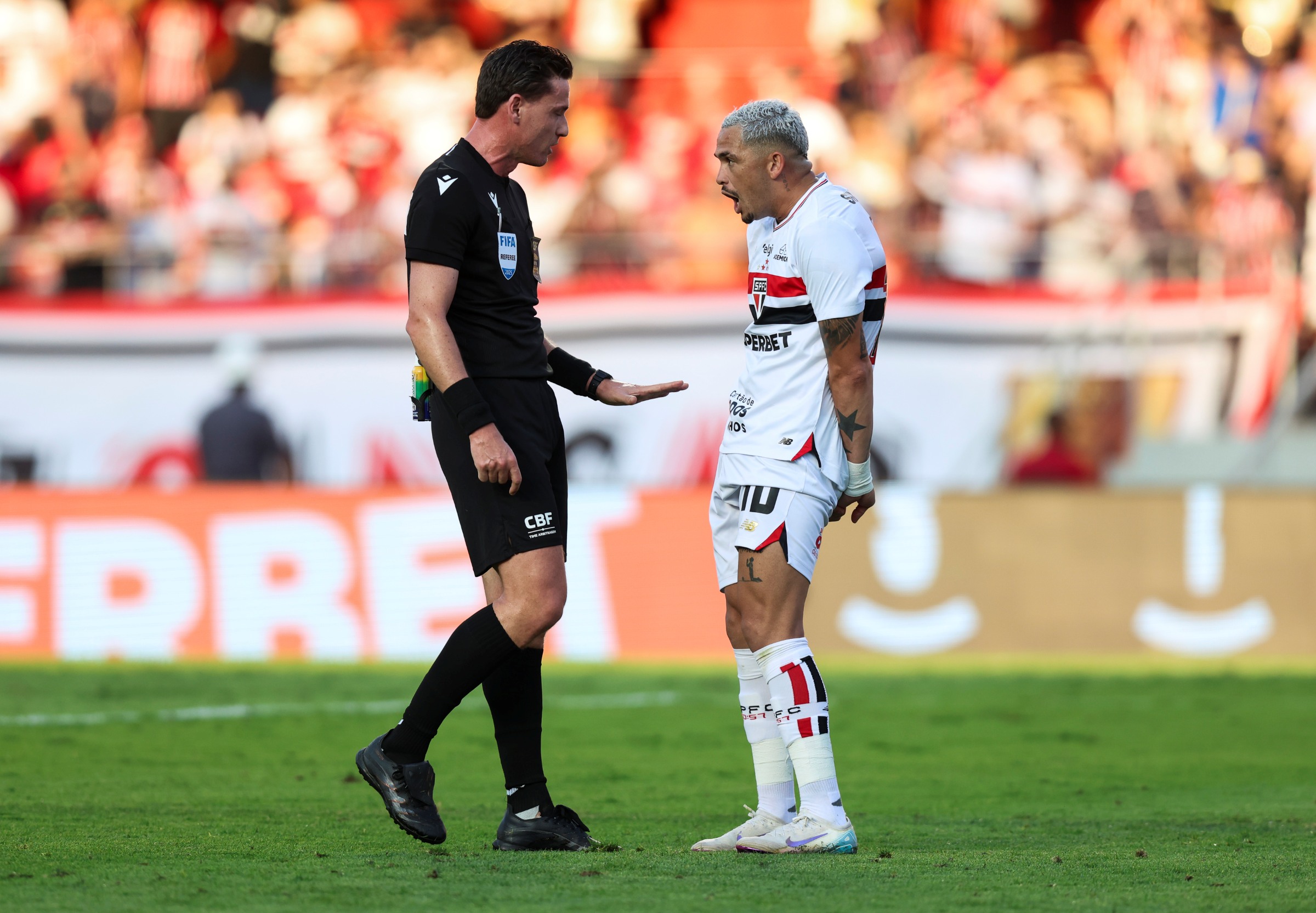 CBF afasta árbitros de São Paulo x Palmeiras e Bragantino x Grêmio
