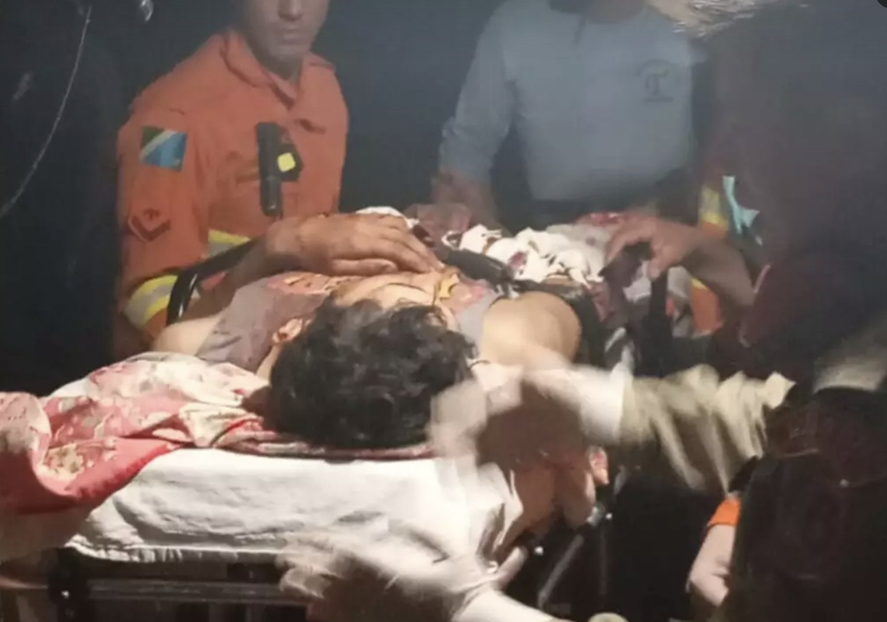 Peão é atacado por onça e resgatado de helicóptero no Pantanal; vídeo