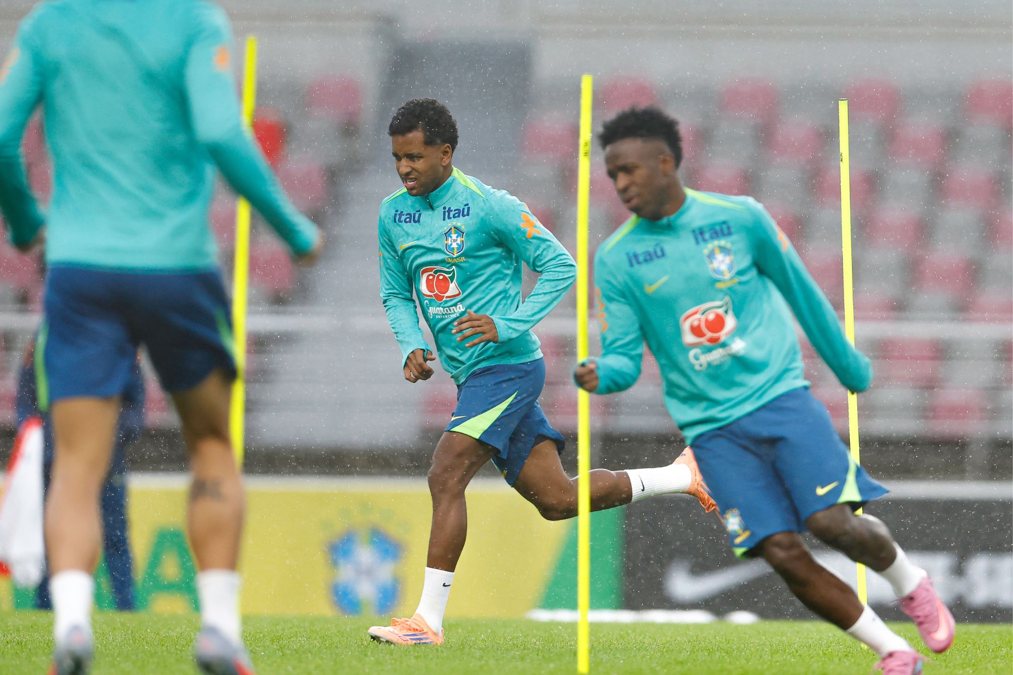 Vídeo: Seleção realiza primeiro treino antes de amistosos na Ásia