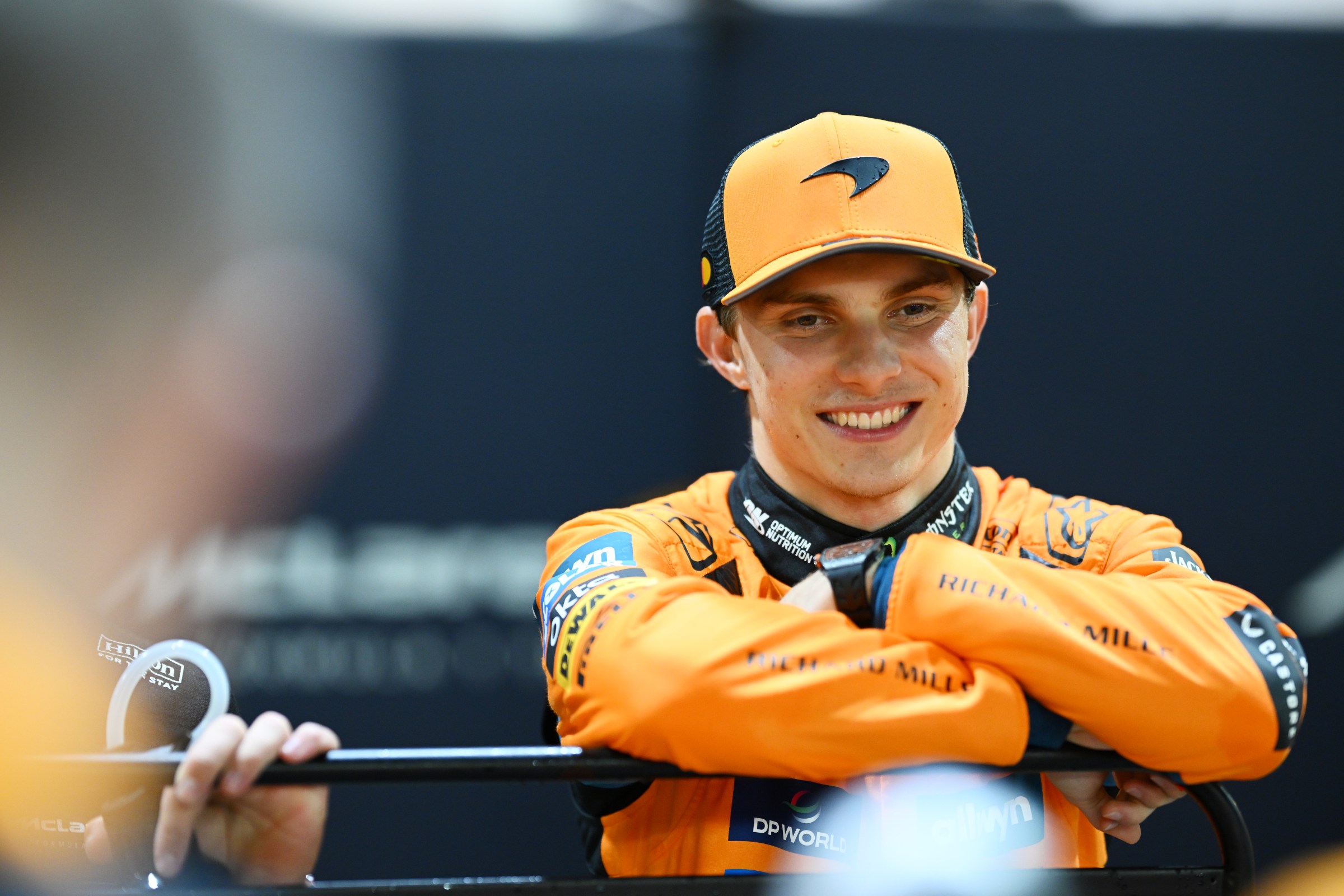 Vídeo: Piastri desliga o rádio na cara do CEO da McLaren após confusão