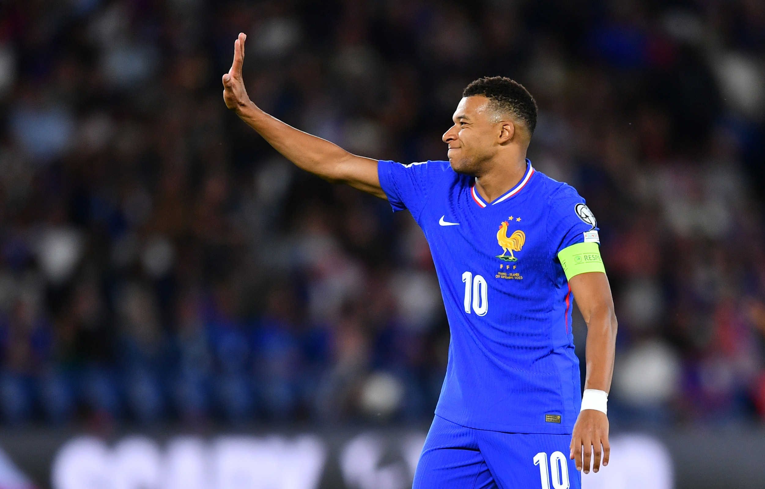 Mbappé não treina com a França e passará por testes nesta terça (7/10)