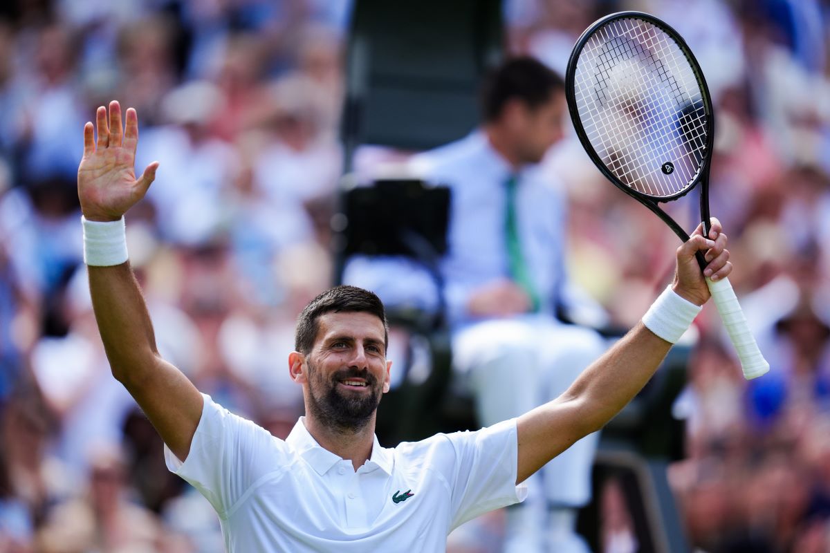 Djokovic vence em Xangai e quebra recorde histórico de Federer