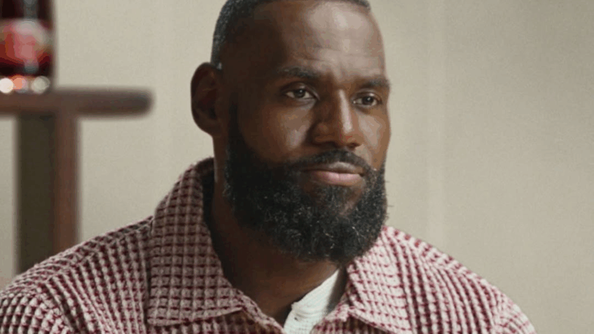 LeBron lança campanha com Hennessy inspirada em anúncio de 2010