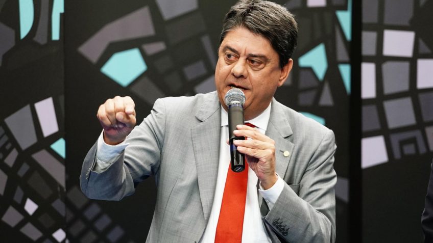 ANS estuda impor regulação aos planos de saúde, diz diretor