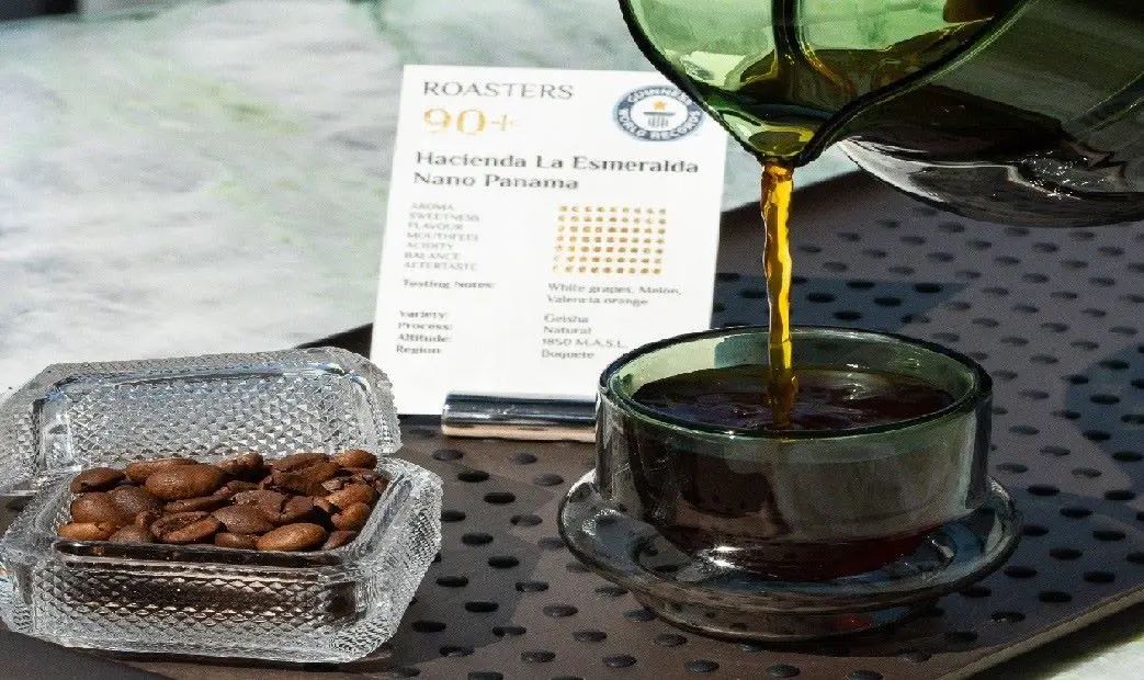 Xícara de café mais cara do mundo custa R$ 3.600; lote de 20 kg custou recorde de R$ 3,3 milhões