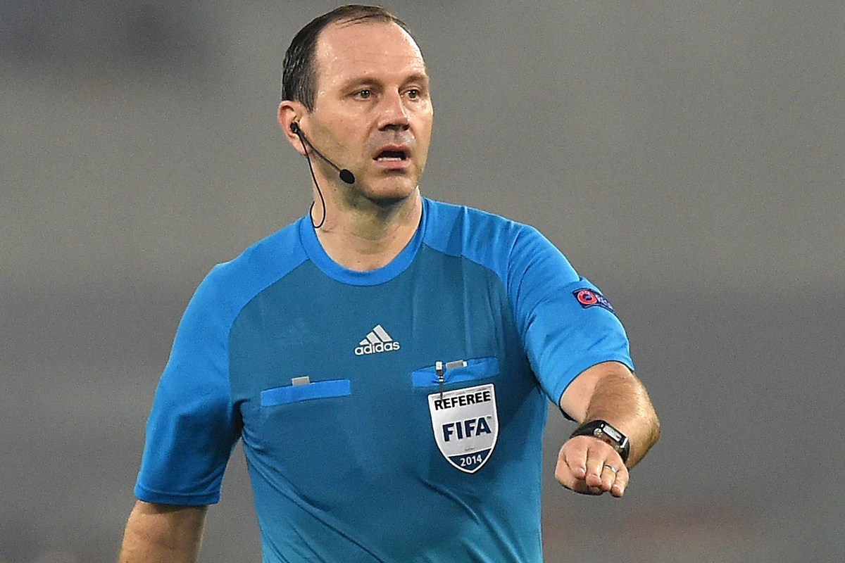 Árbitro da Copa do Mundo do Brasil alega humilhação em testes da Uefa