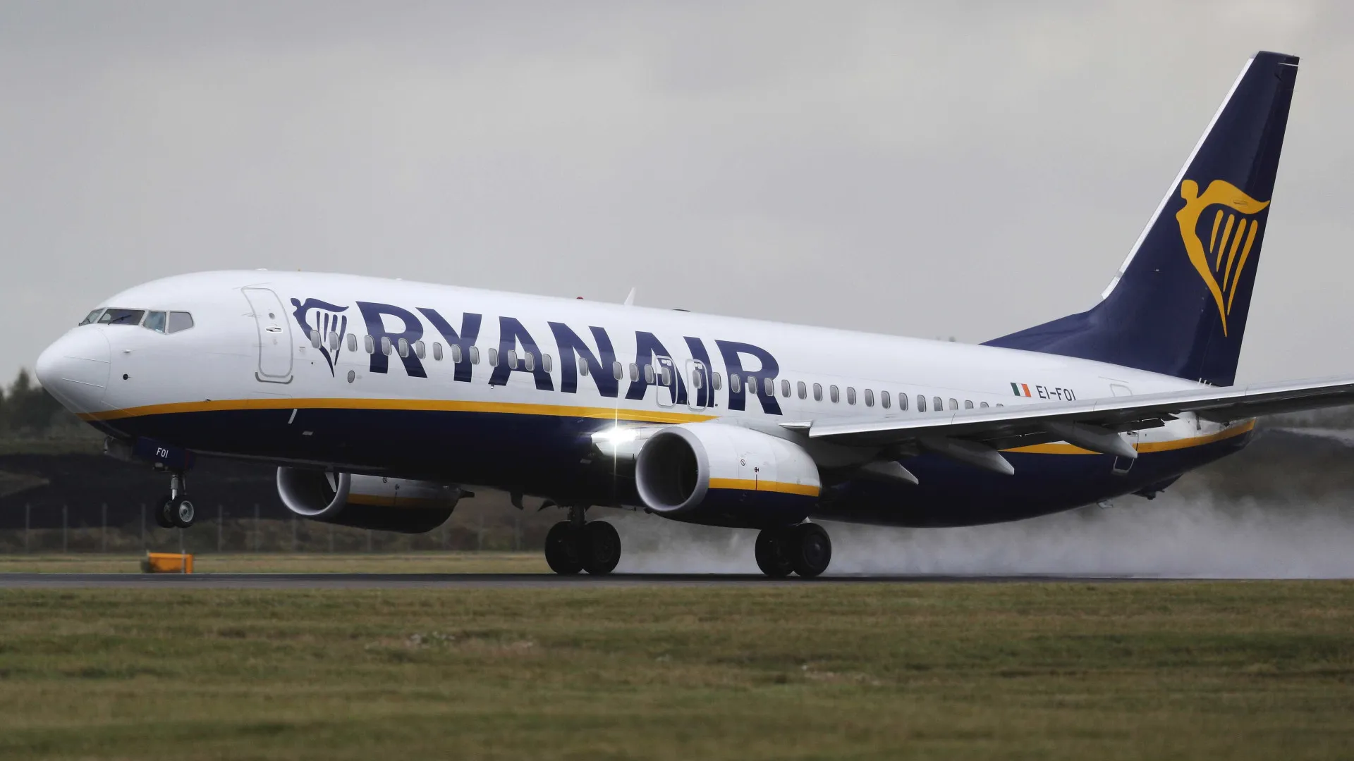 Avião faz pouso de emergência após ficar sem combustível no Reino Unido