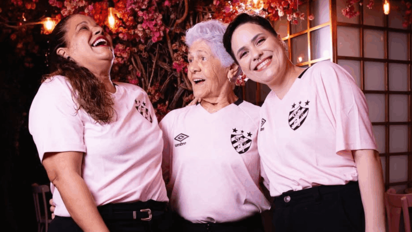 Clubes brasileiros lançam camisas em apoio ao outubro rosa