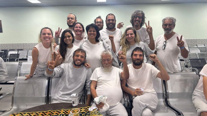 Brasileiros detidos em Israel desembarcam após 7 dias de prisão