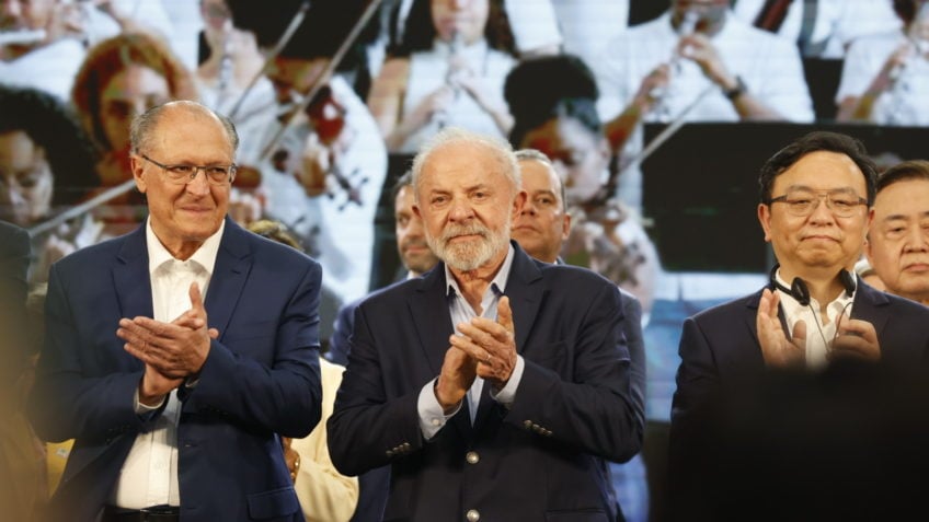 Governistas celebram inauguração de fábrica da BYD em Camaçari