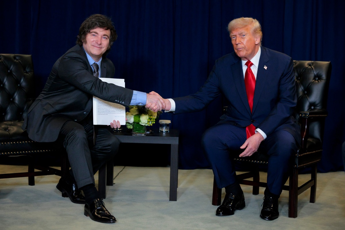 EUA compram US$ 20 bilhões em pesos da Argentina para ajudar Milei