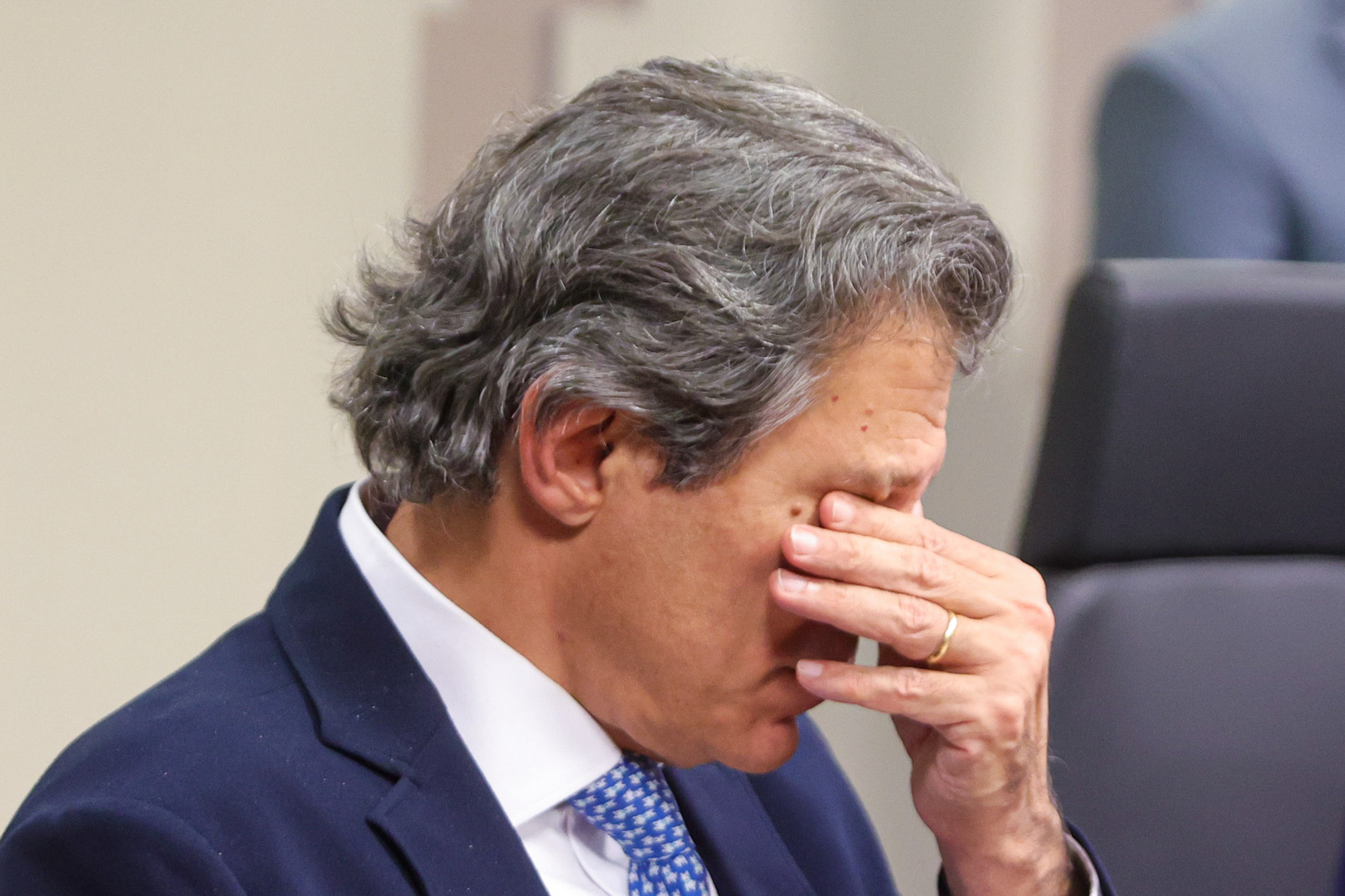 Após derrota na MP do IOF, Haddad cancela viagem aos EUA