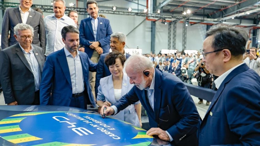 BYD inaugura fábrica de carros elétricos em Camaçari