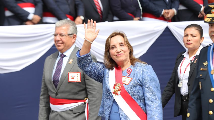 Congresso do Peru aprova destituição de Dina Boluarte da Presidência