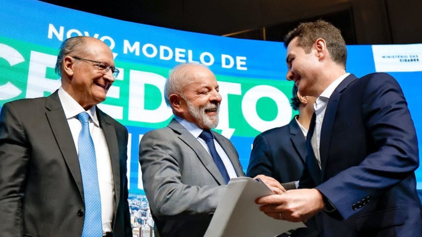 Lula diz que quem ganha R$ 5.000 não é classe média no Brasil