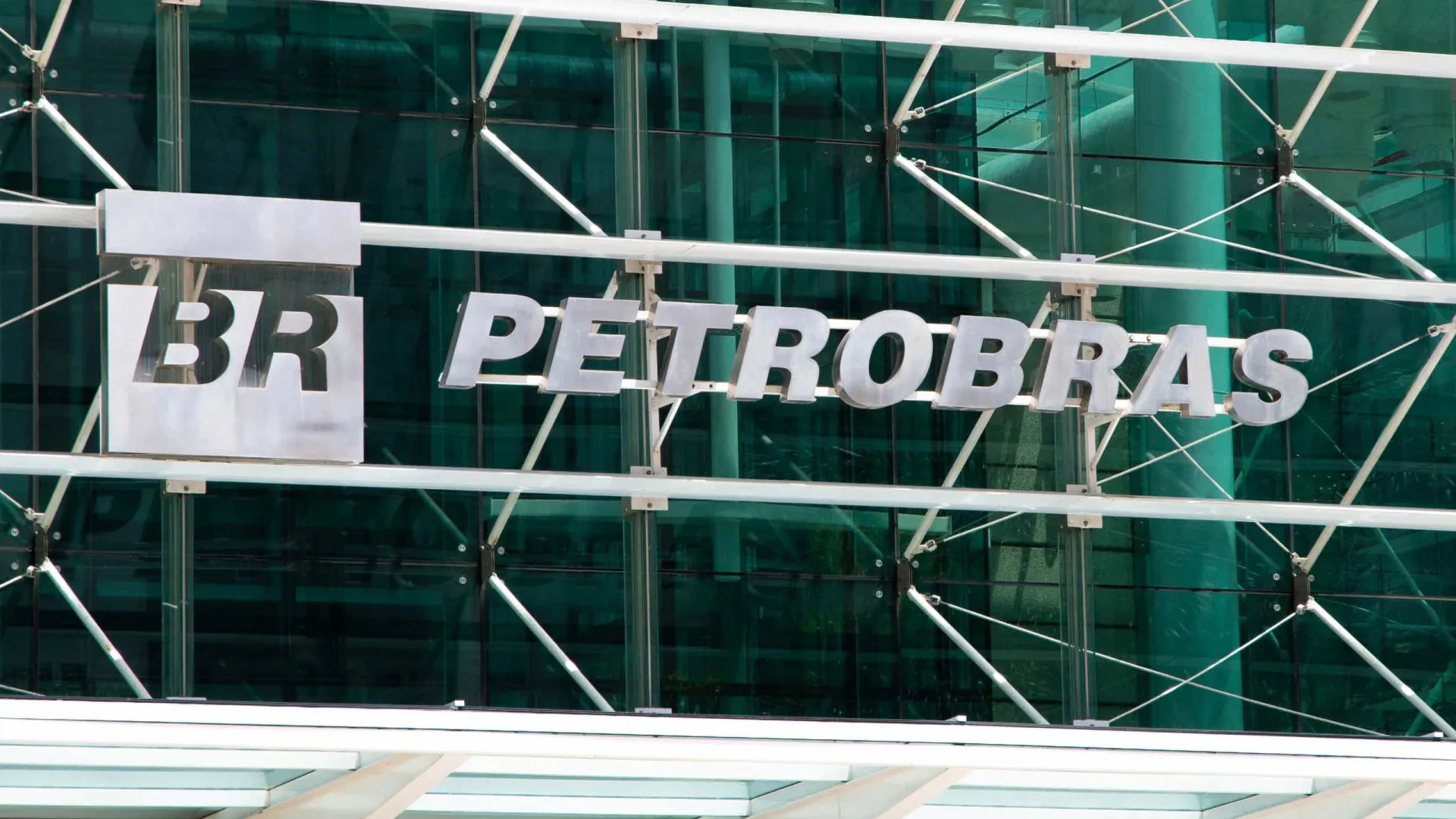 Petrobras anuncia R$ 2,6 bilhões para indústria naval na Bahia