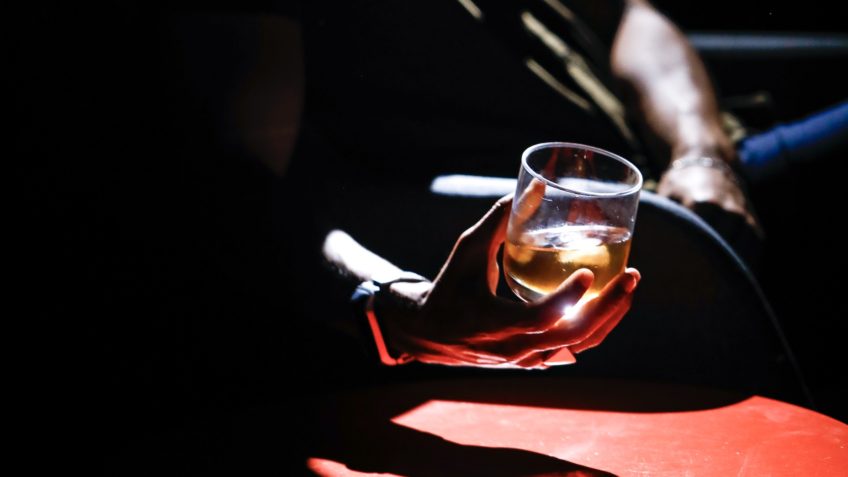 Polícia descobre fábrica clandestina de bebidas na Grande SP