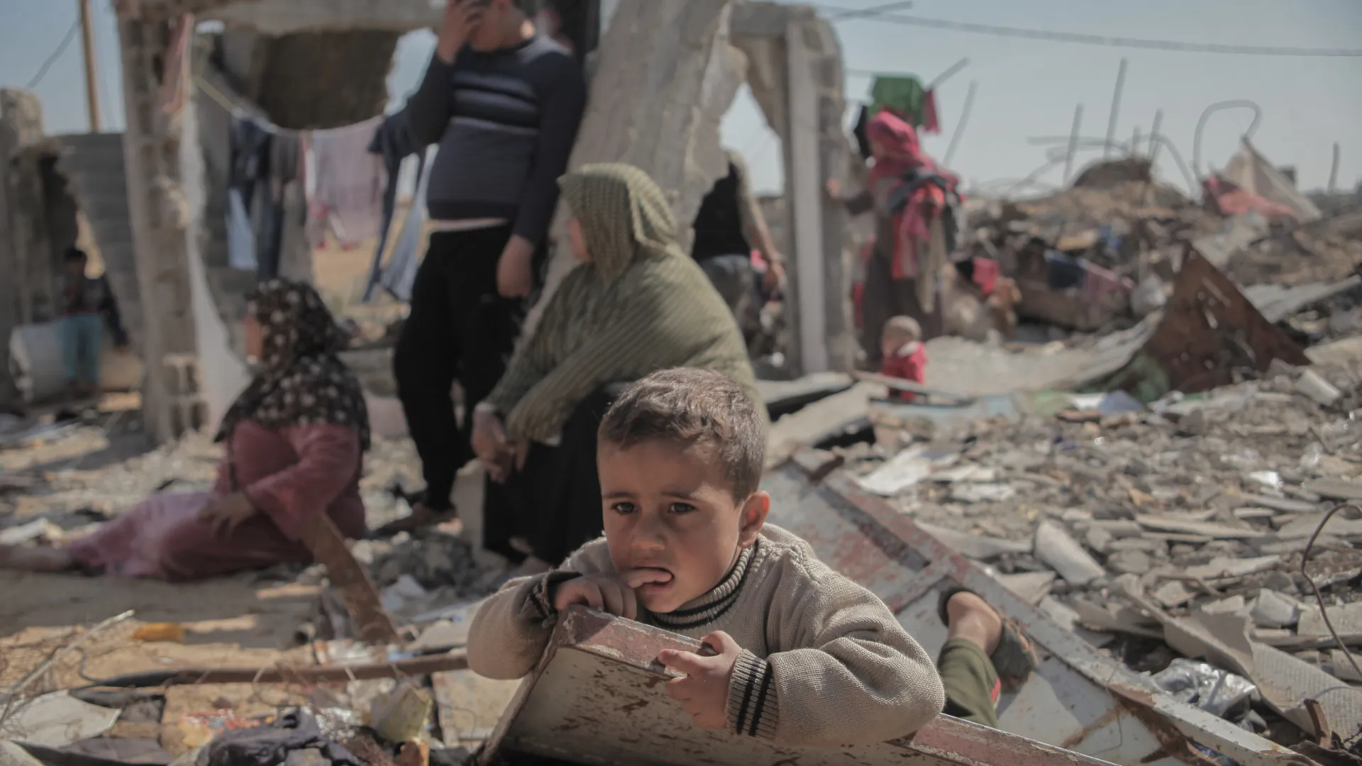 Moradores de Gaza voltam para casas destruídas