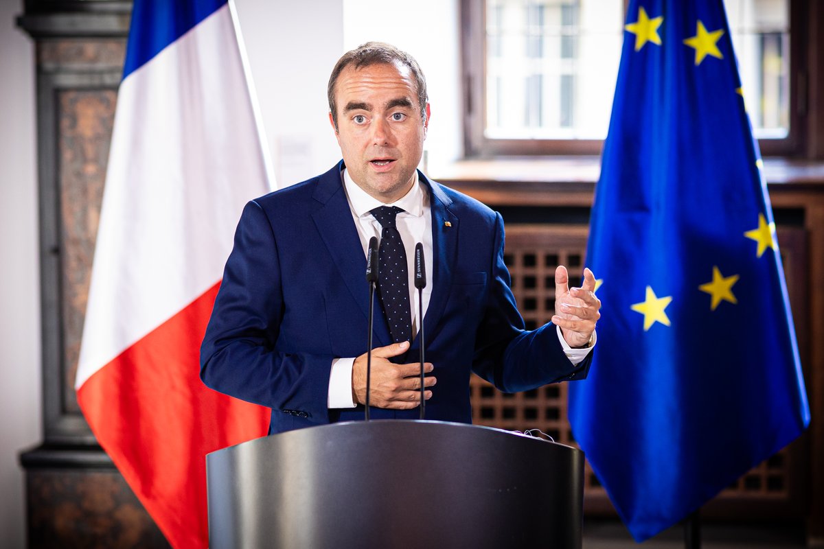 Macron renomeia primeiro-ministro que havia renunciado ao cargo