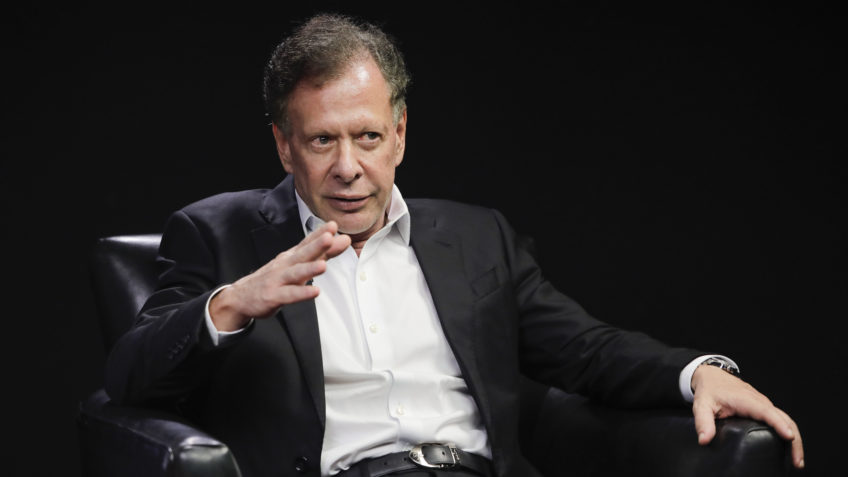 Governo precisa de algo mais conciliador que impostos, diz João Camargo
