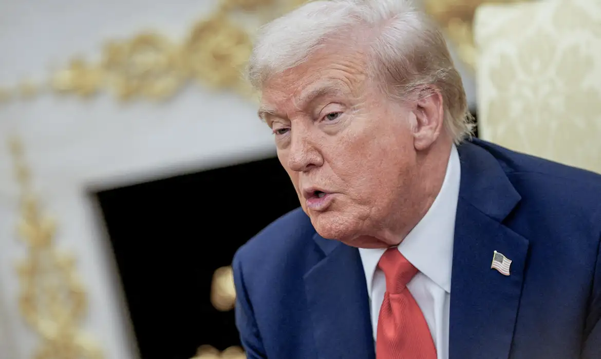 Trump anuncia tarifa de 100% sobre a China a partir de novembro