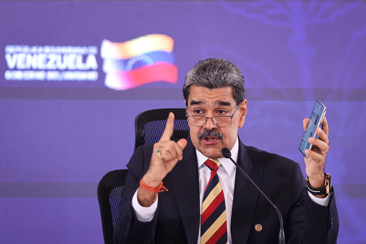 Maduro ordena mais exercícios militares após Nobel da Paz de opositora