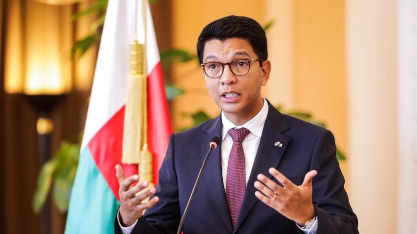 Presidente de Madagascar foge do país depois de protestos