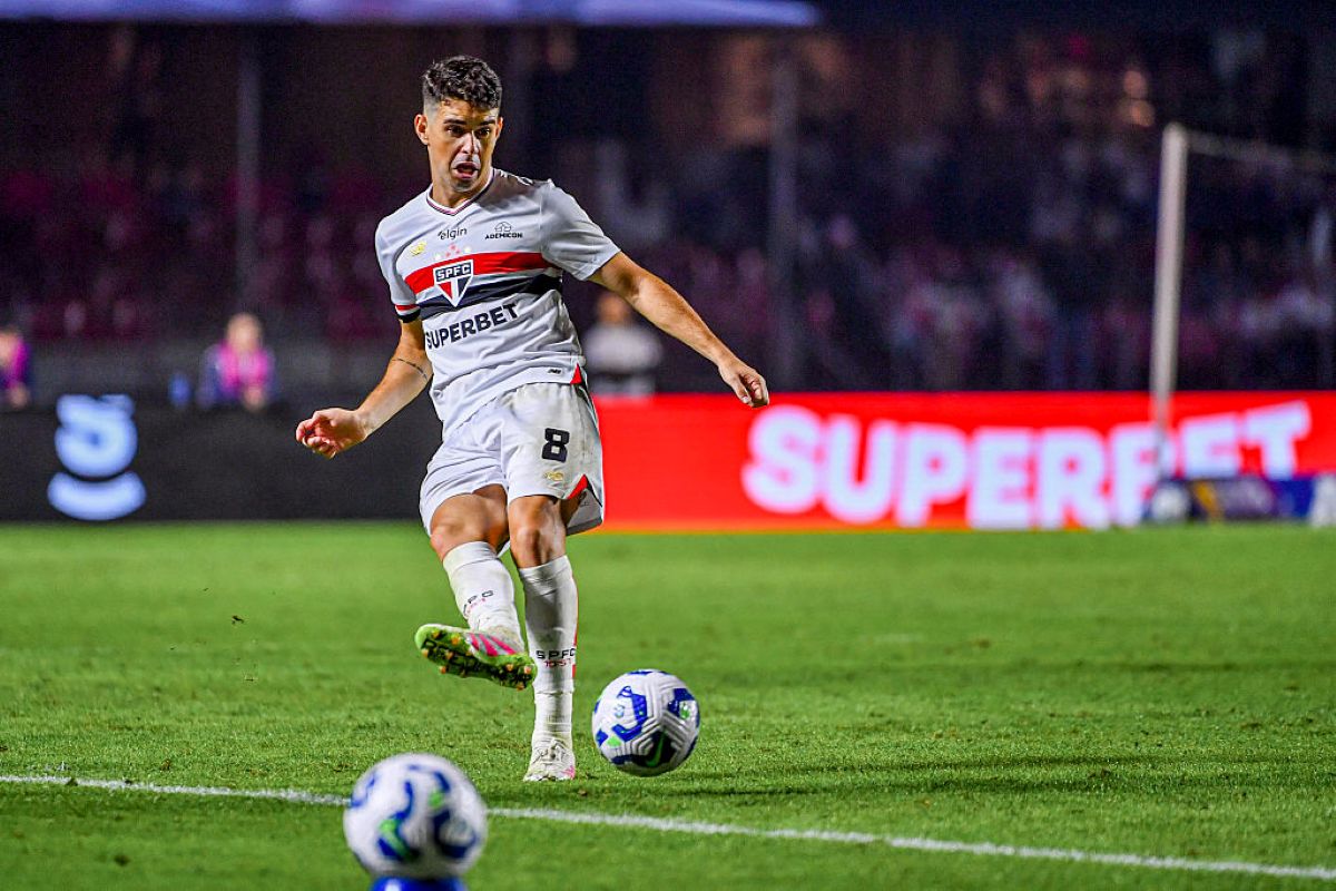 São Paulo confirma nova lesão muscular de Oscar; saiba mais