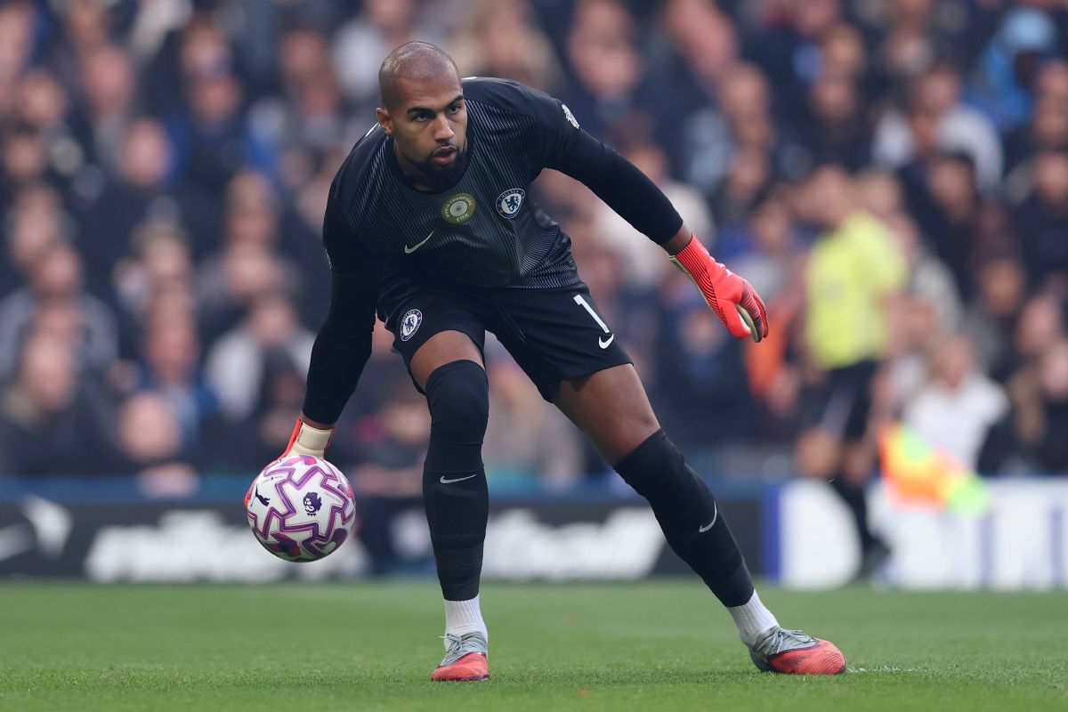 Goleiro do Chelsea possui frota de carros avaliada em R$ 6 milhões