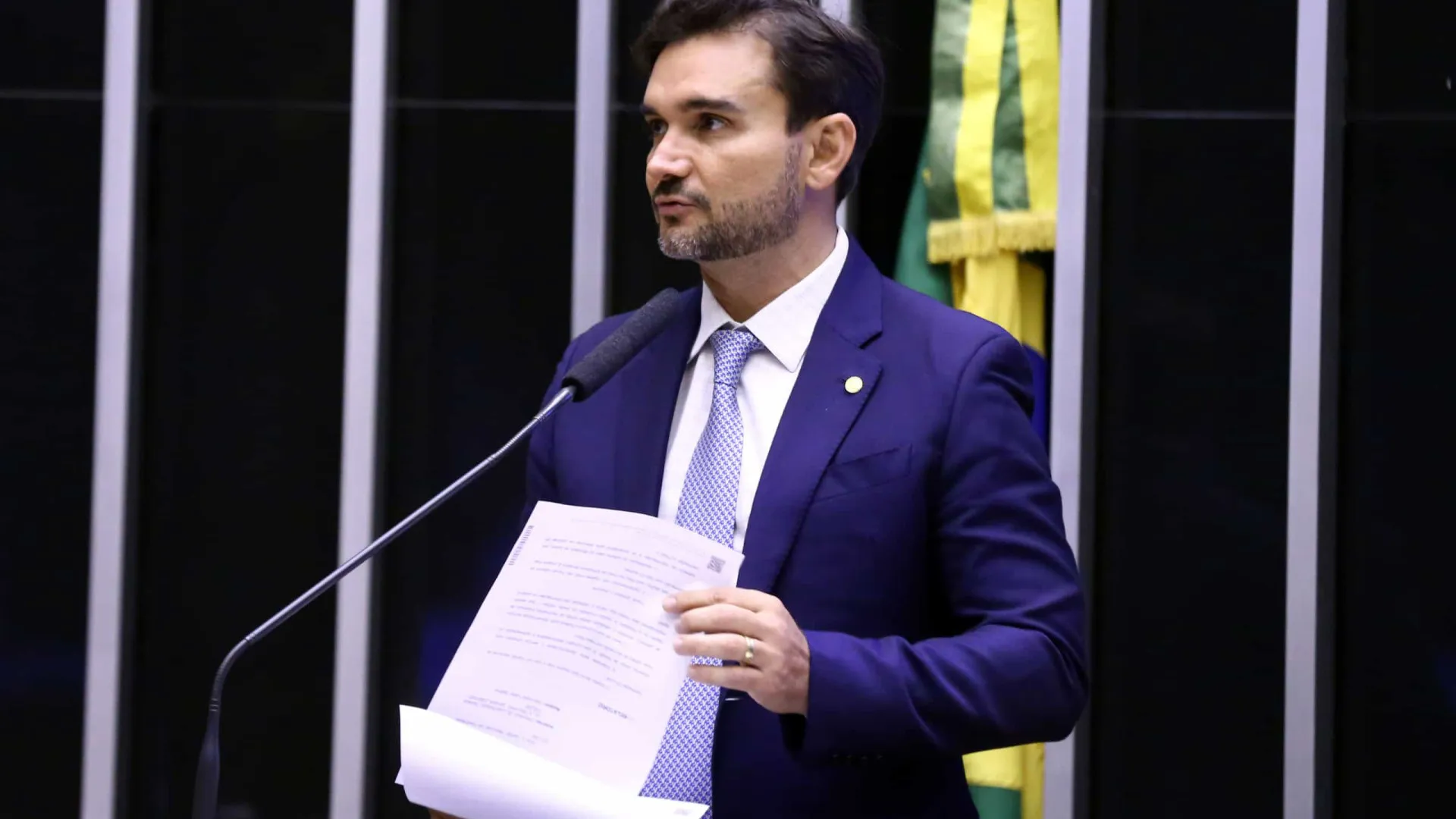 'Não dá para ser casado e ter vida de solteiro', diz Sabino sobre aliados que votam contra governo