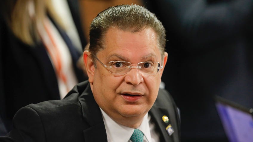 É evangélico, mas é de esquerda, diz Sóstenes sobre Messias no STF