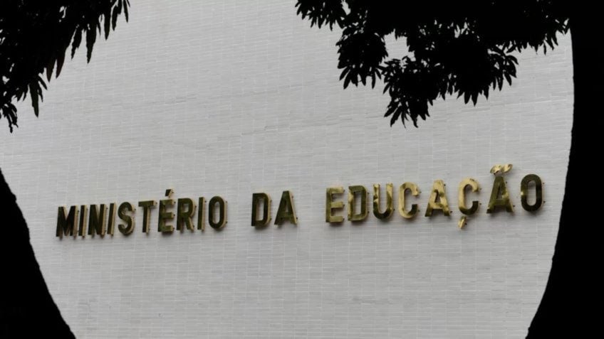 MEC suspende edital de novos cursos de medicina