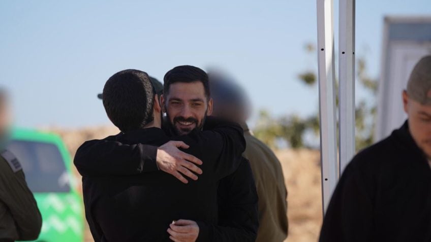 Mídia internacional destaca libertação de reféns pelo Hamas