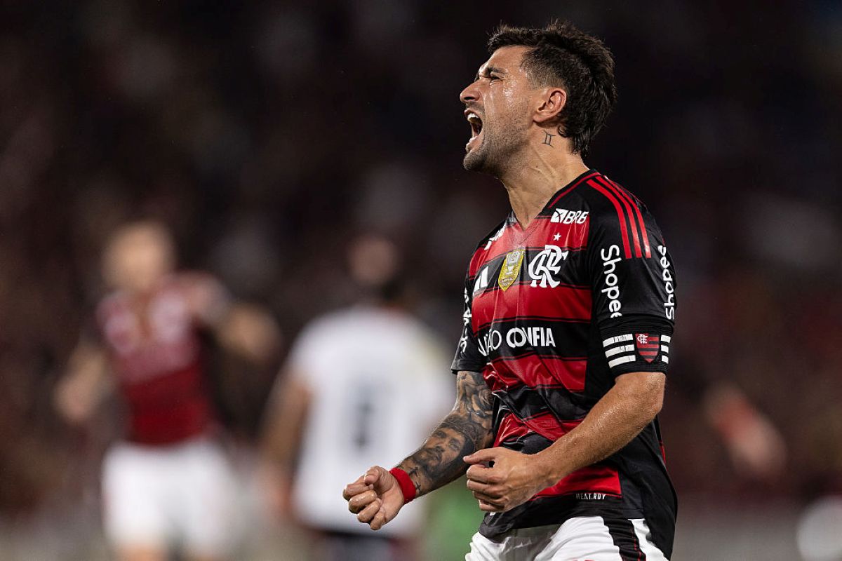Flamengo encaminha renovação de contrato com De Arrascaeta; confira