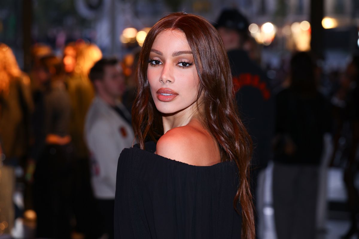 Anitta pede que Lula indique mulher para vaga de Barroso no STF