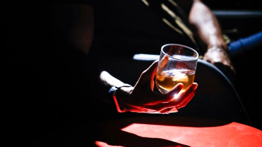 Polícia prende 6 pessoas por falsificação de bebidas em SP