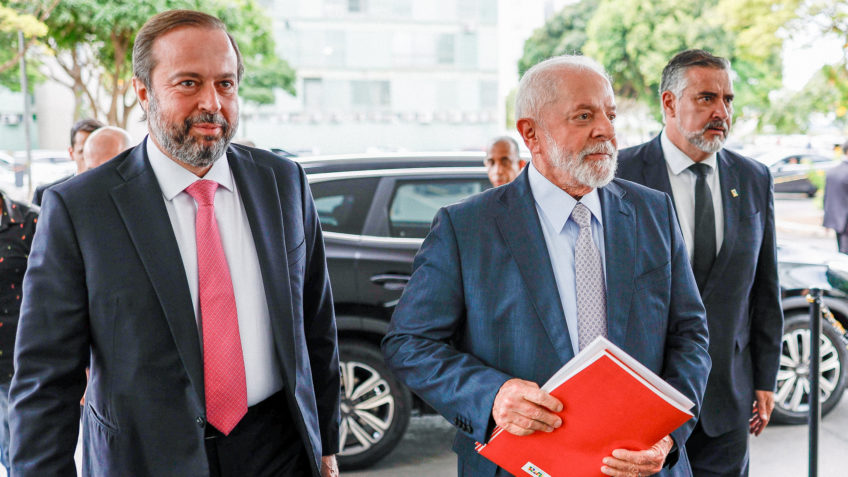Lula se reúne com ministro de Minas e Energia após apagão no país