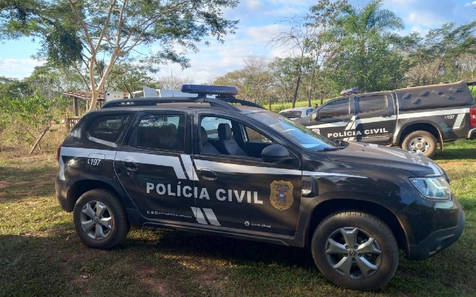 Homem é preso em flagrante por agredir companheira a pauladas em Água Boa