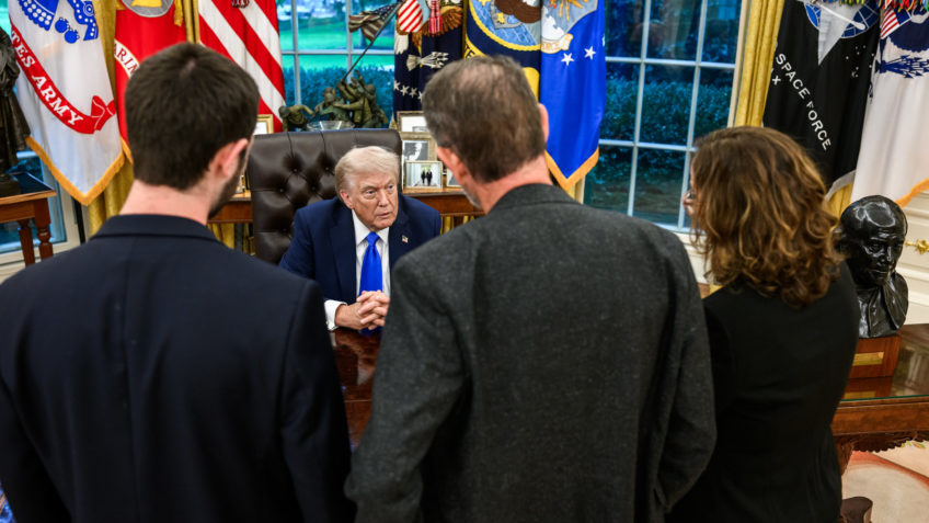 Se o Hamas não se desarmar, nós o desarmaremos, diz Trump