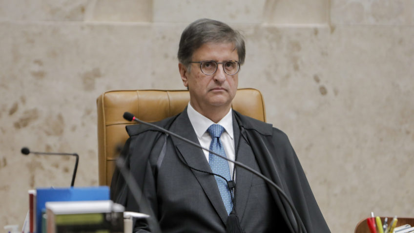 Não cabe a deputados pedir a prisão de Eduardo Bolsonaro, diz PGR