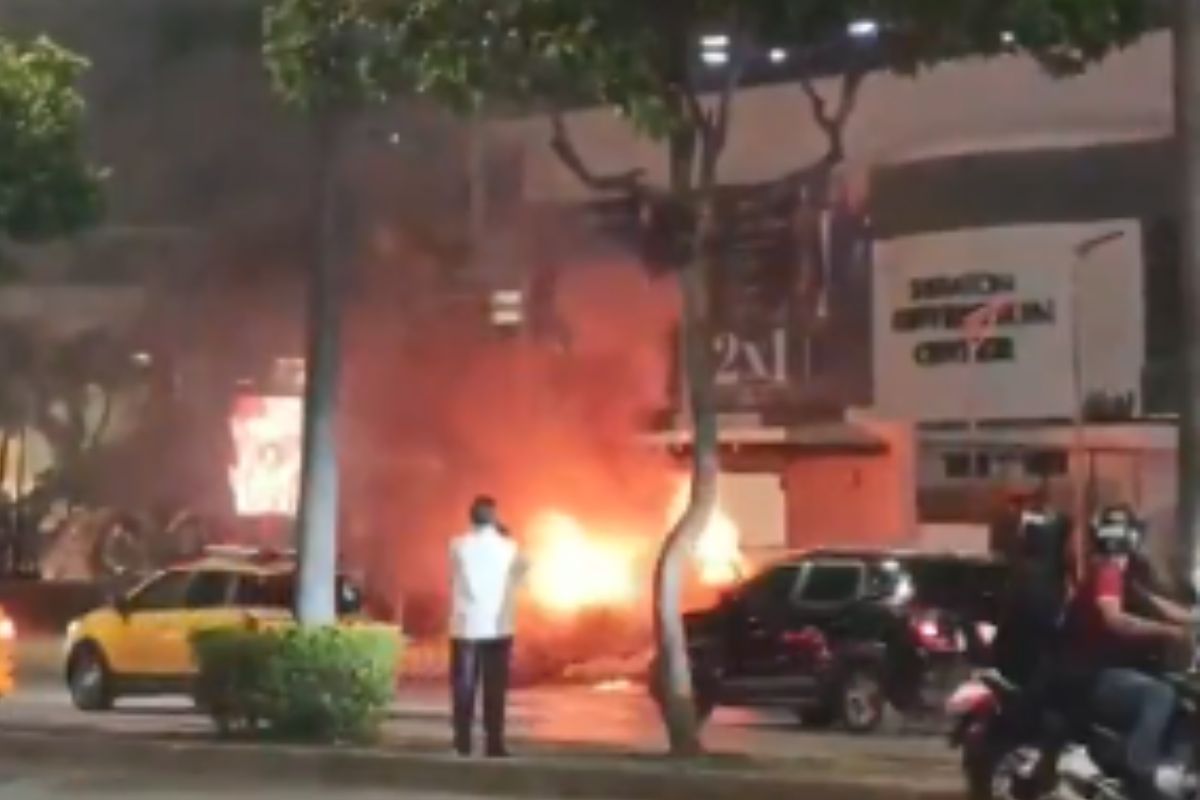 Carro-bomba explode e deixa um morto no Equador