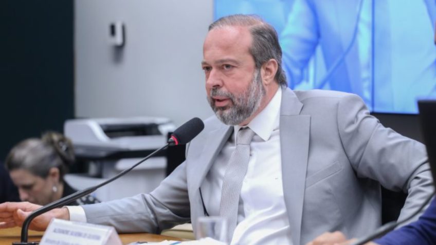 Ao vivo: Silveira fala à Comissão de Relações Exteriores