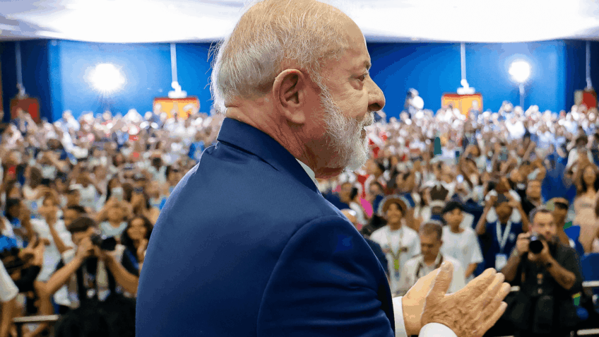 Ao vivo: Lula vai a evento do Dia dos Professores no Rio