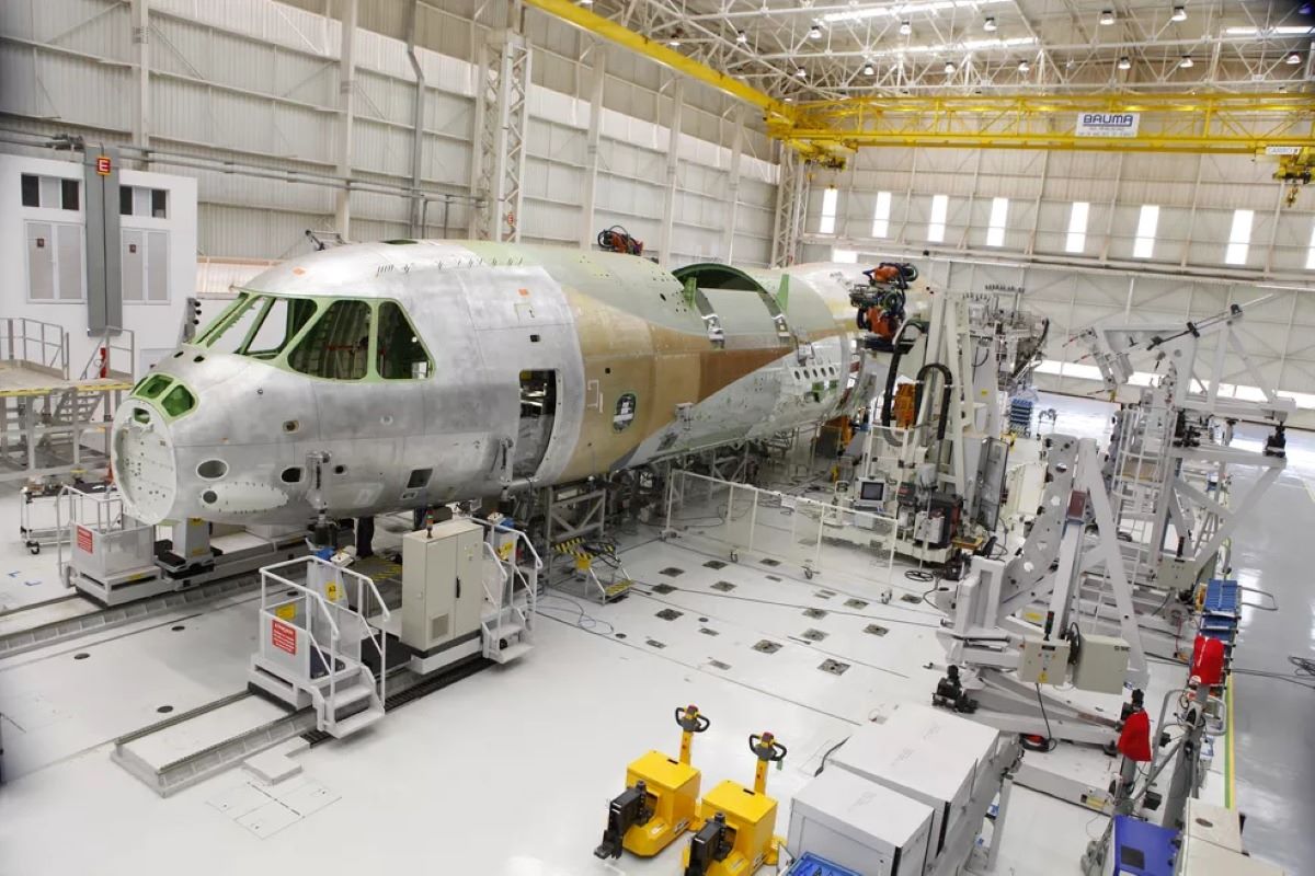 Tarifas sobre aviação “voltarão a zero”, aposta presidente da Embraer