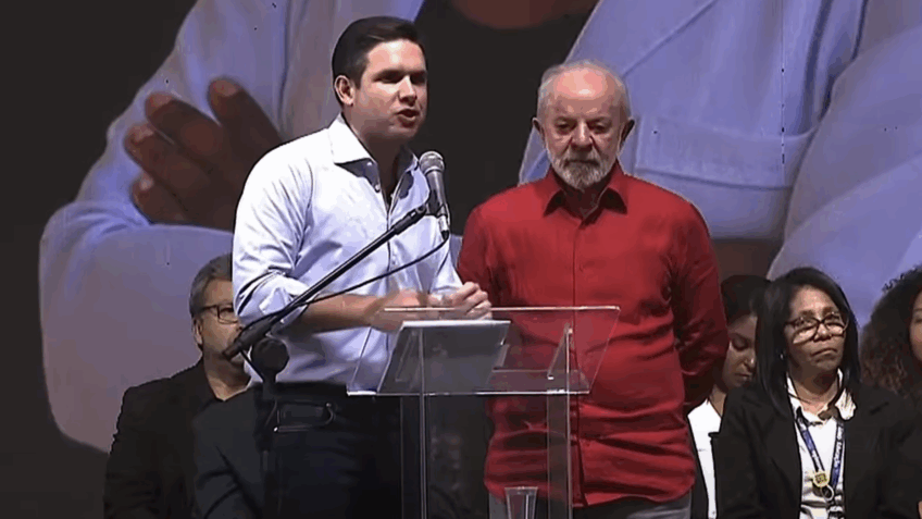 Hugo Motta é vaiado em evento com Lula no Rio: "Sem anistia"