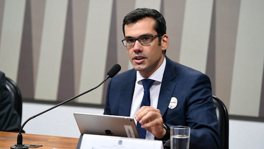 Presidente dos Correios confirma empréstimo bilionário e demissões