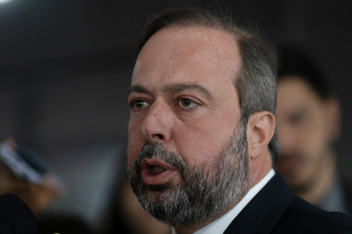 Silveira defende rever política sobre uso de energia nuclear